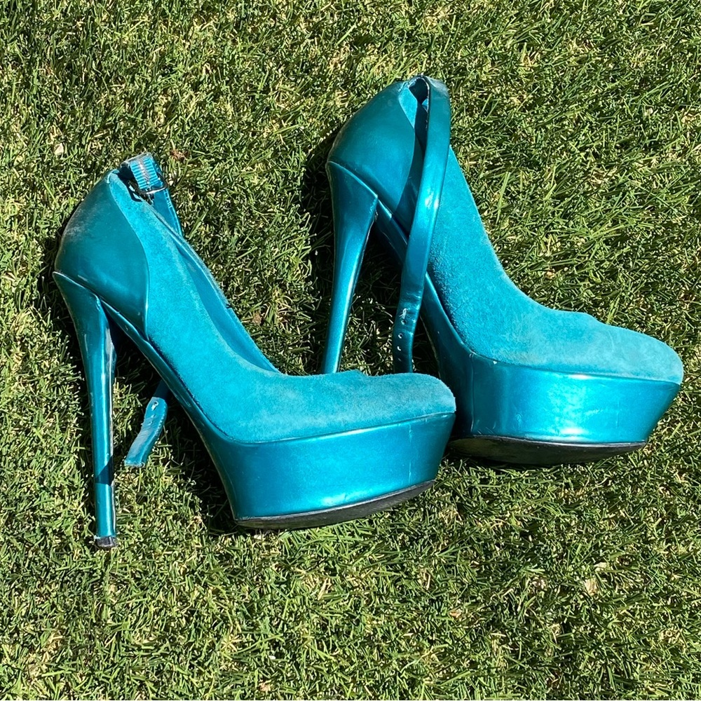 Turquoise Pumps - Picture 2 of 4